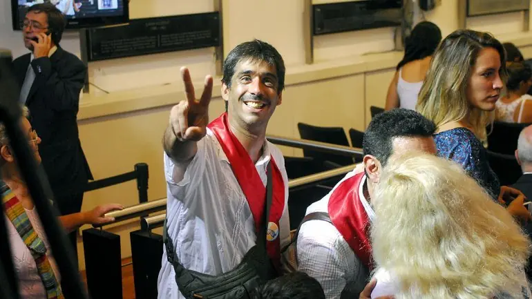 Echaron a Alex Freyre del Senado