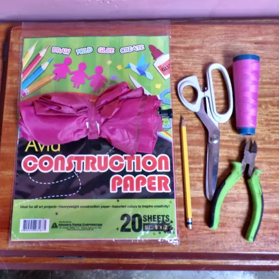 Crea un colorido móvil para bebés con paraguas