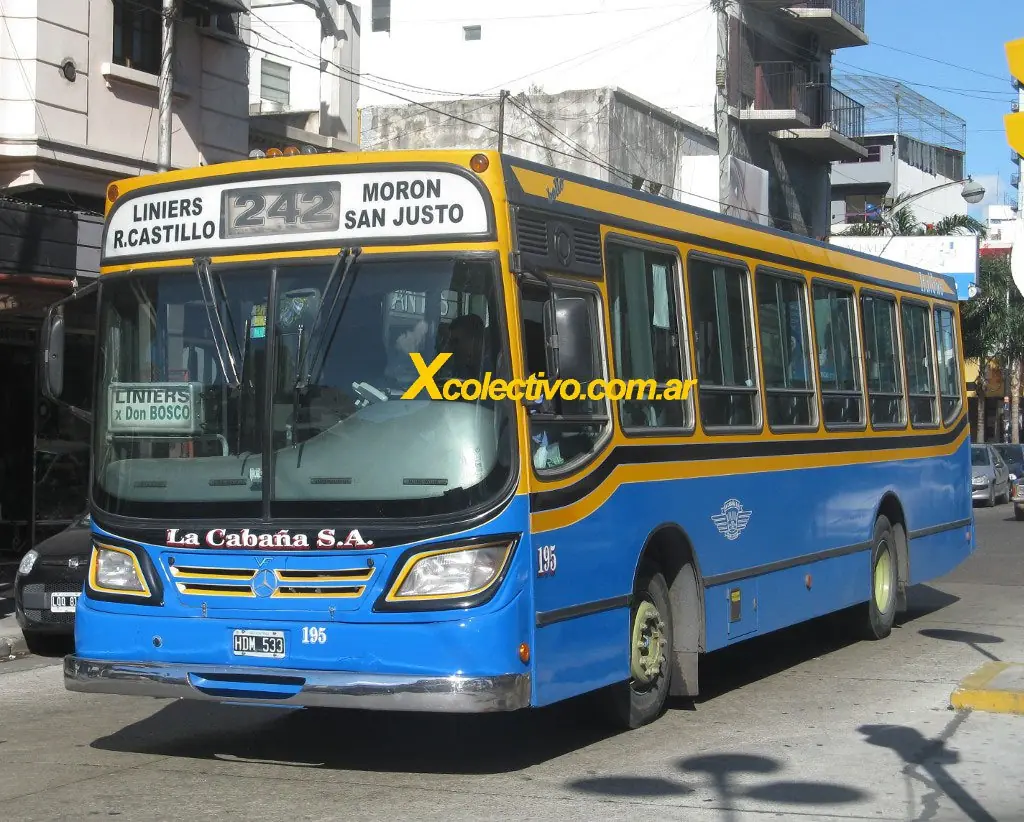 Soy un dogor y un pibe me apoyo en el bondi