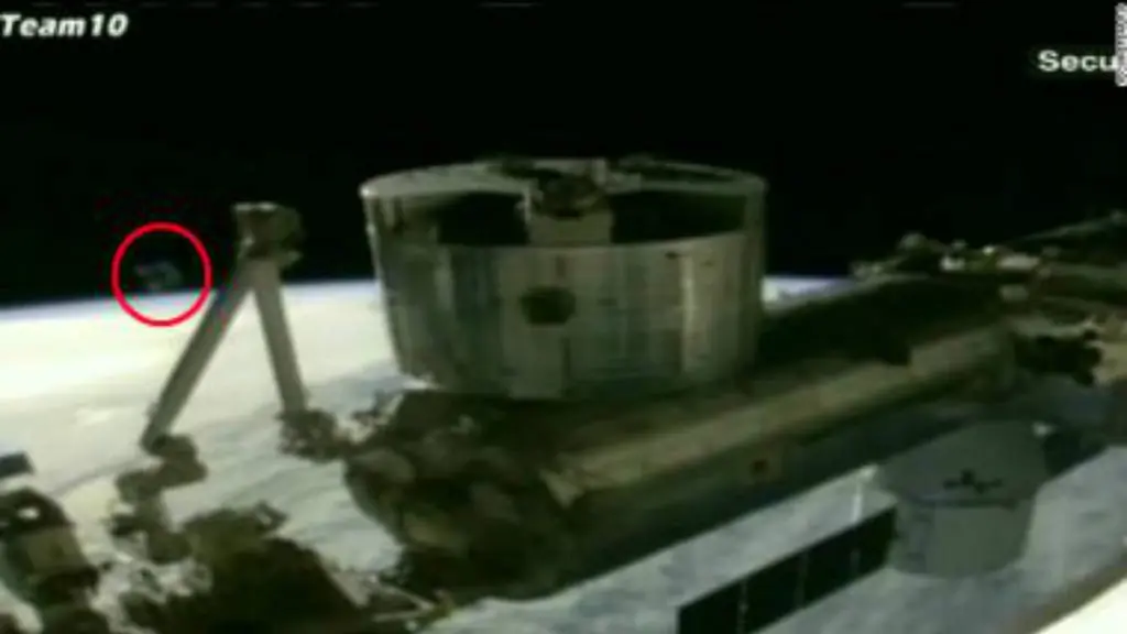 OVNI aparece en vivo de la NASA y cortan la señal