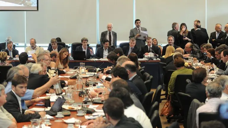 Holdouts: el oficialismo aceptó cambios, hubo dictamen y...