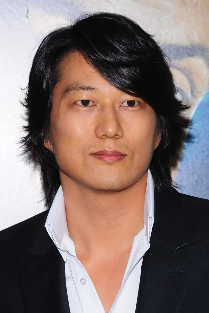 Sung Kang quiere comprar la red social más grande del habla