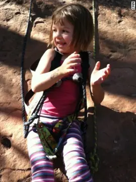 Mira lo que sucede cuando una niña prueba la Marihuana…