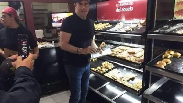 Travolta sigue de gira por el Conurbano!