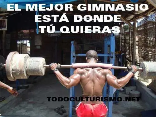 con este