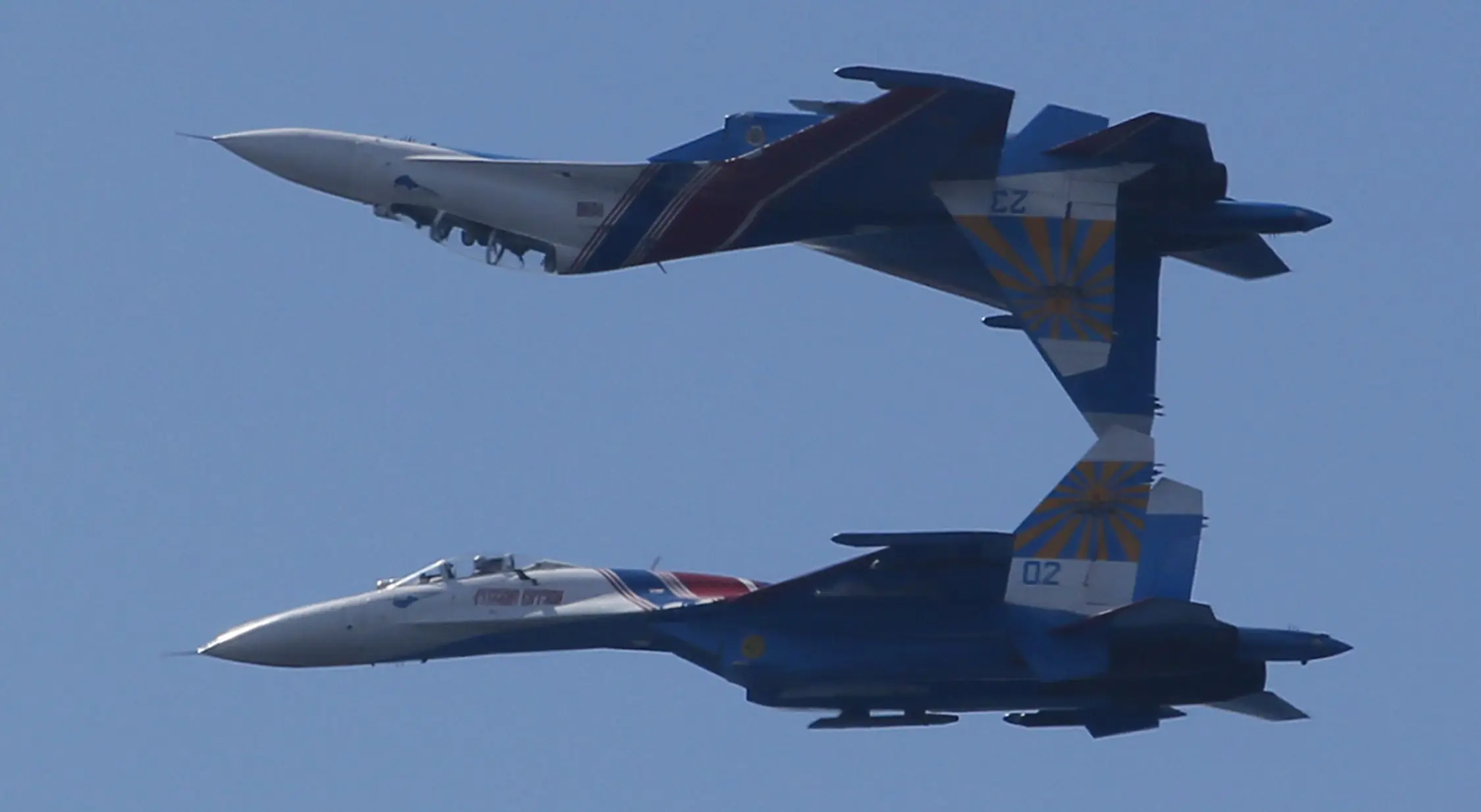 Maniobras inverosímiles a bordo del caza ruso Su-27