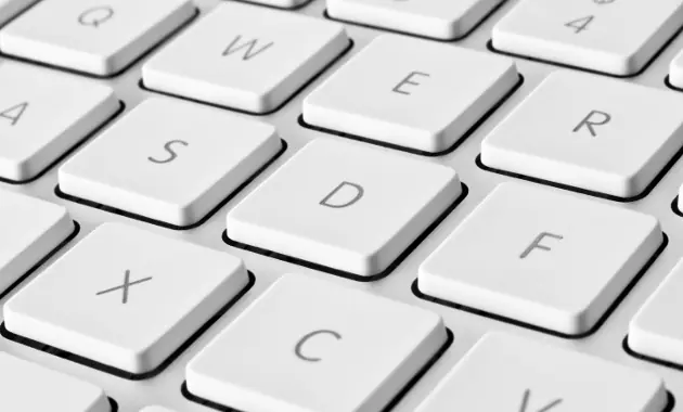por que las letraF y J del teclado tienen una raya abajo?