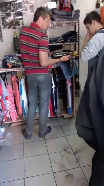 Casi me cagan a piñas por tirar un maniquí y te lo cuento.