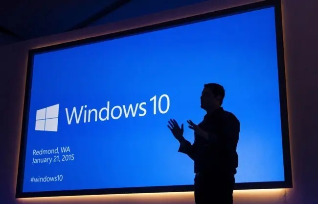 Microsoft pierde la paciencia y empieza a actualizar a W10