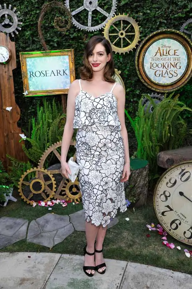 anne hathaway noticias
