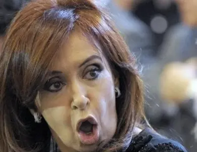 Nueva denuncia contra Cristina : Usurpación de títulos