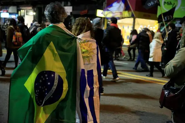 Montevideo marcha por Dilma