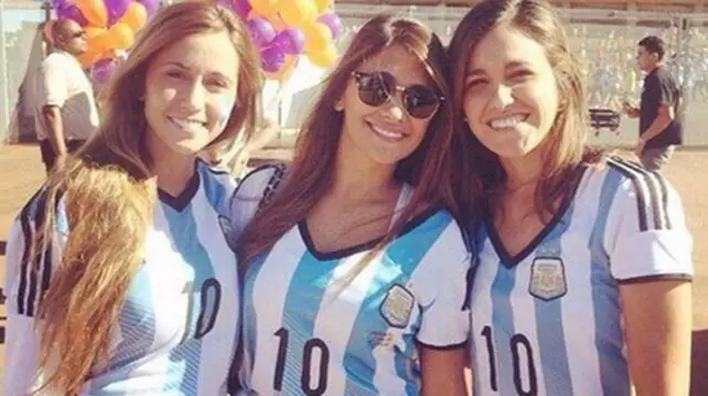 Conoce a las Hermanas de Antonella Roccuzzo, Novia de Messi. Conoce a las Hermanas de Antonella Roccuzzo, Novia de Messi.