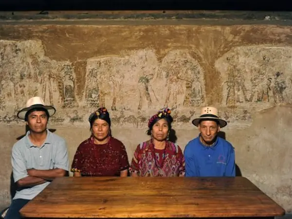 Descubiertos frescos Mayas en la cocina de una casa