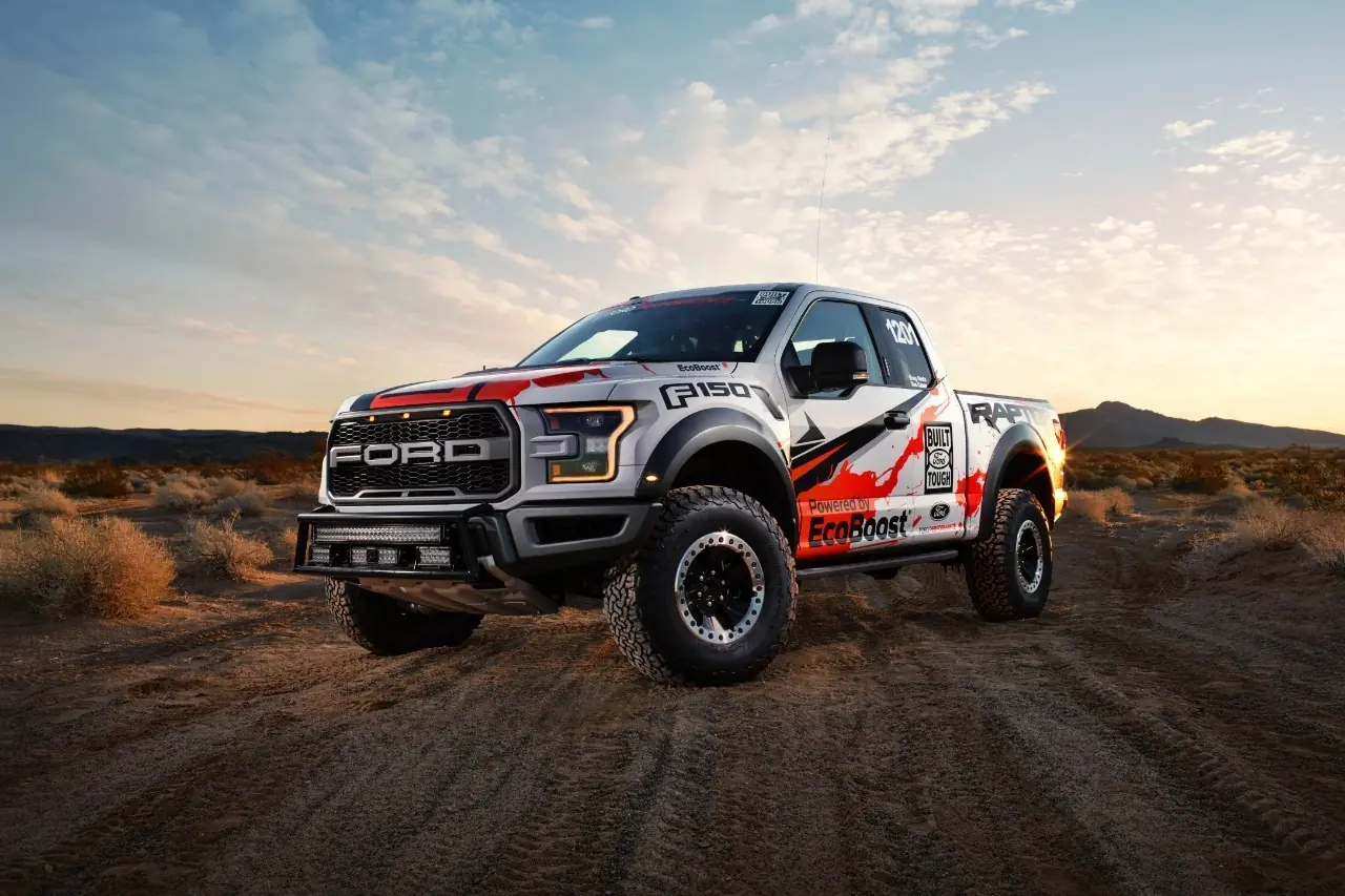 El Ford F-150 Raptor, a competir en el desierto