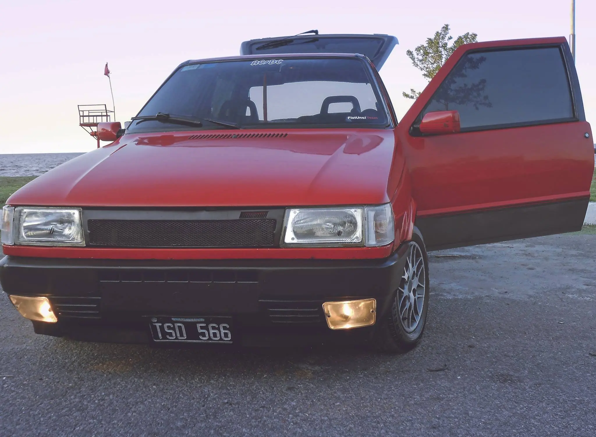Presento al olvidado Fiat Uno 1.6R restaurado Presento al olvidado Fiat Uno 1.6R restaurado
