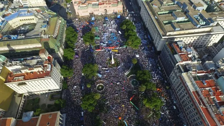 @dr_baker te mintio, macri no tiene miedo, tiene panico =/