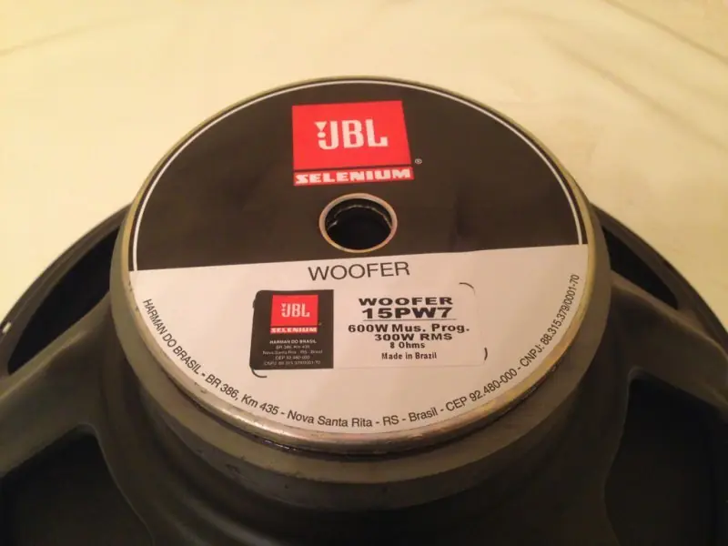 Mantenimiento y actualización de Bafles Inyectados Tipo Jbl
