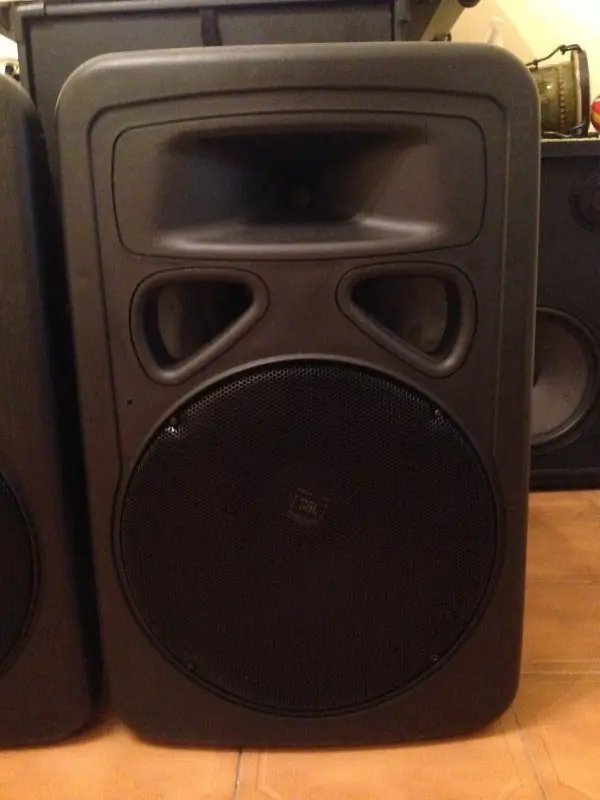 Mantenimiento y actualización de Bafles Inyectados Tipo Jbl