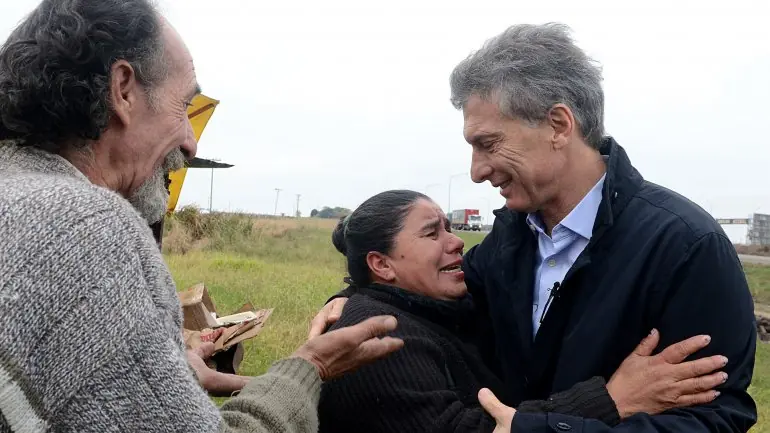 Kuka ataca al vecino que recibio a Macri