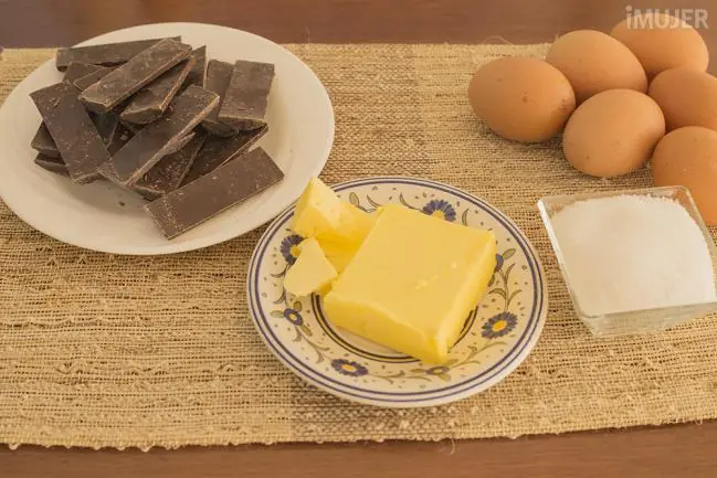 Torta de chocolate con 4 ingredientes