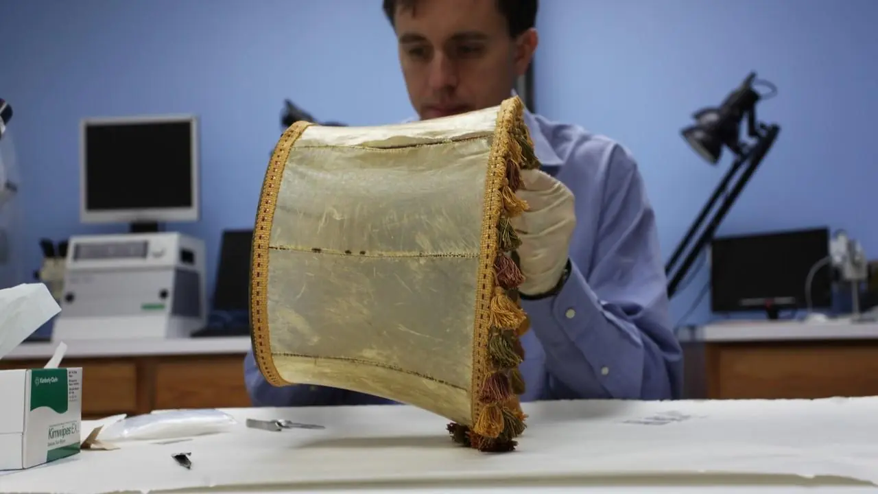 El misterio de la lampara de piel humana El misterio de la lampara de piel humana