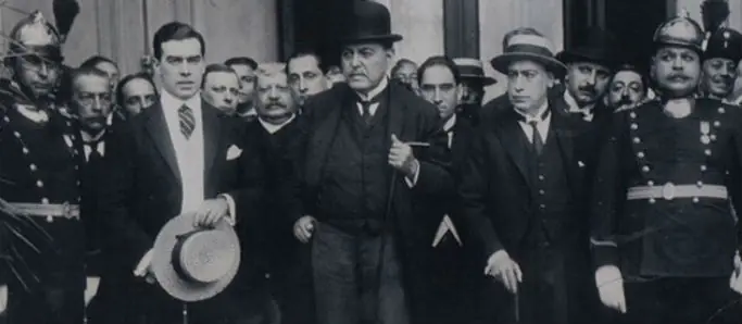 ¿Como Argentina se fue al carajo? Historia a martillazos.