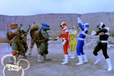 Momento histórico,las Tortugas Ninja conocen a los Power Ra