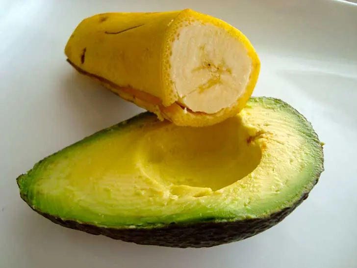 9 razones para no tirar las cáscaras de bananas. 9 razones para no tirar las cáscaras de bananas.