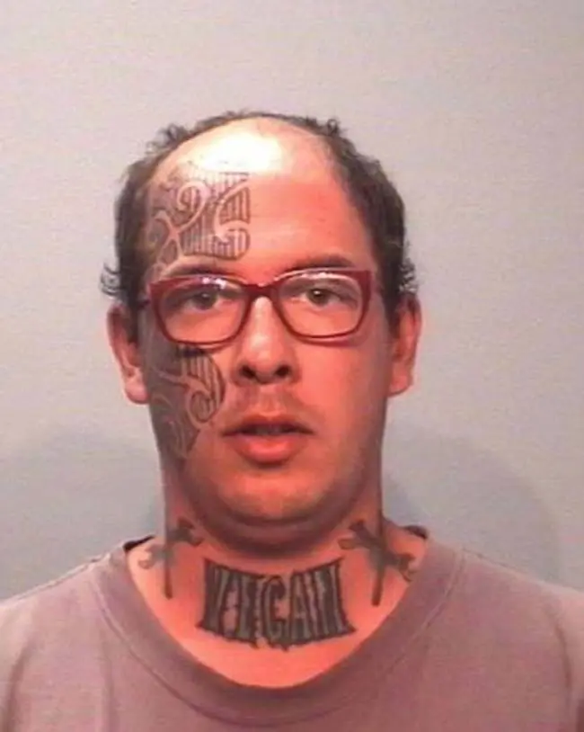 Tatuarse asi Deberia ser un Delito