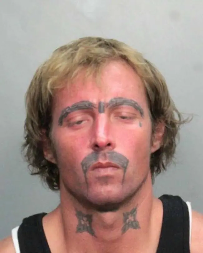 Tatuarse asi Deberia ser un Delito