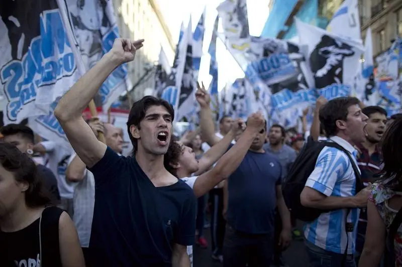 Como CFK salvo a Macri de un Incendio en el pais.