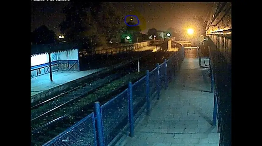 Filmacion de un ovni en una estación de trenes