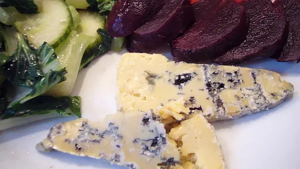 ¿Comer queso azul es el secreto de la longevidad?