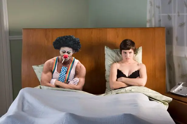 Un payaso enojado desató una batalla de Photoshop Un payaso enojado desató una batalla de Photoshop