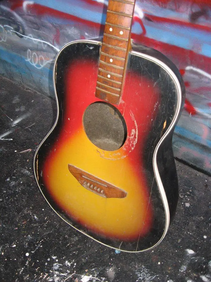 Me encontré una guitarra y la restauré