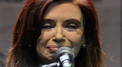 La señora no tiene competencia