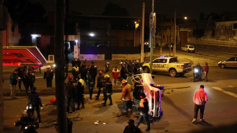 Volcó un auto y dos personas impresionante entrevista