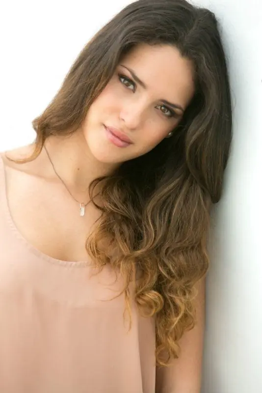 Adria Arjona, la hija de Ricardo en polemica serie de TV