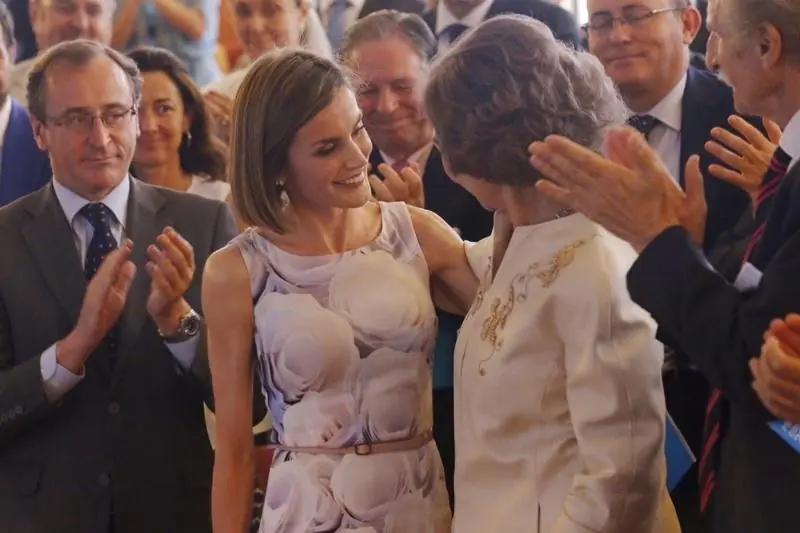 ¿Es la reina de España una bruja satánica?