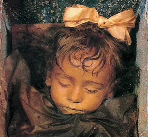 La triste historia de Rosalía: la momia más bella del mundo