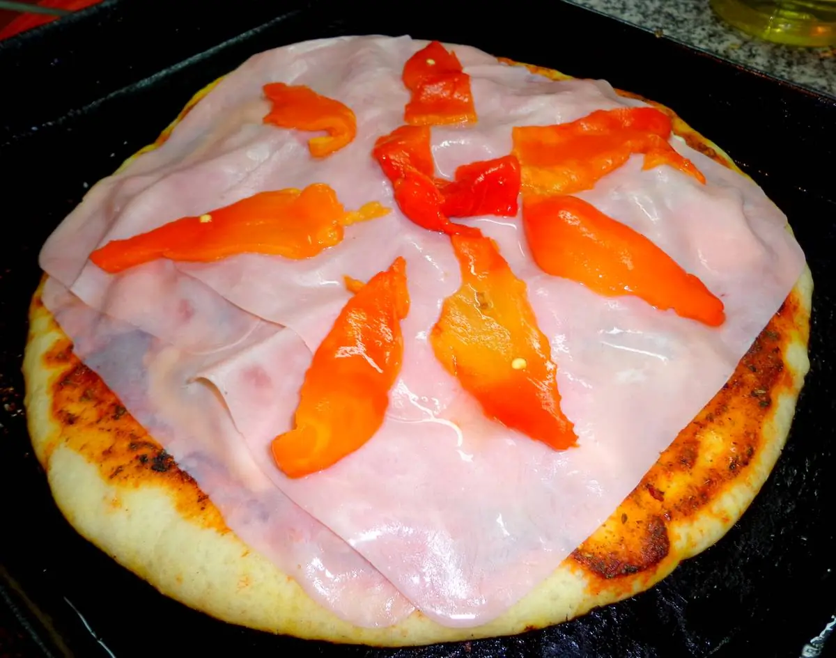 receta pizza de jamon y morrones