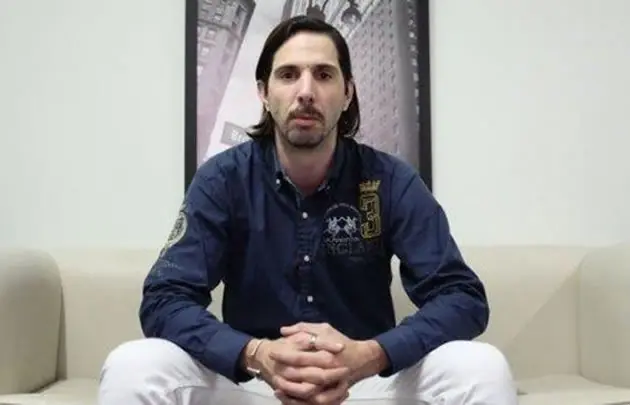 Lloren chicas: el Gigoló se casa con una de las ex Primas