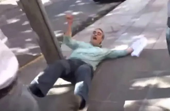 verguenza : agreden a director municipal de castelar
