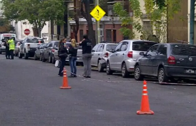 Tiroteo en Boedo: un ladrón muerto, otro herido y un prófu