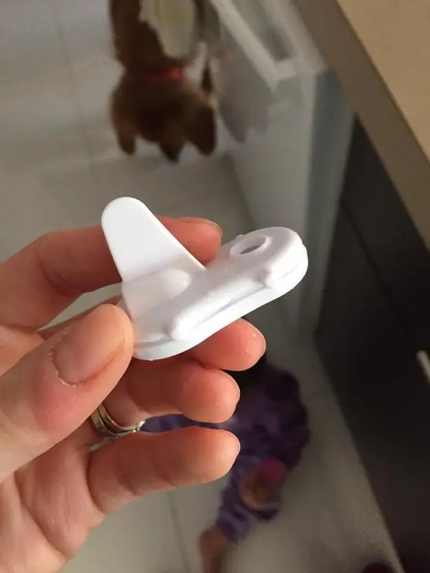 Abrieron la tapa de un vaso para niños, mira lo que tenia