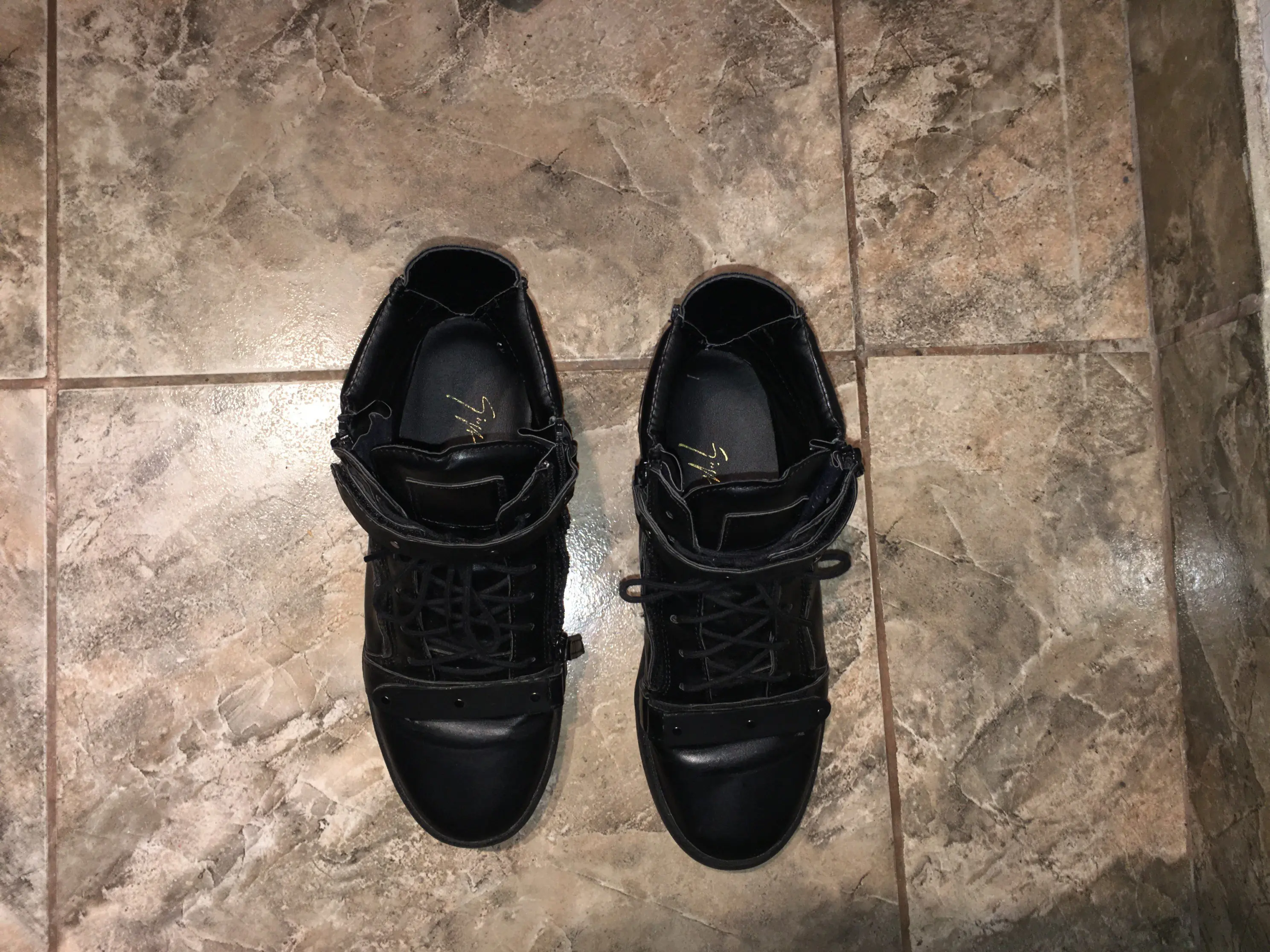 te muestro mis zapatillas te muestro mis zapatillas