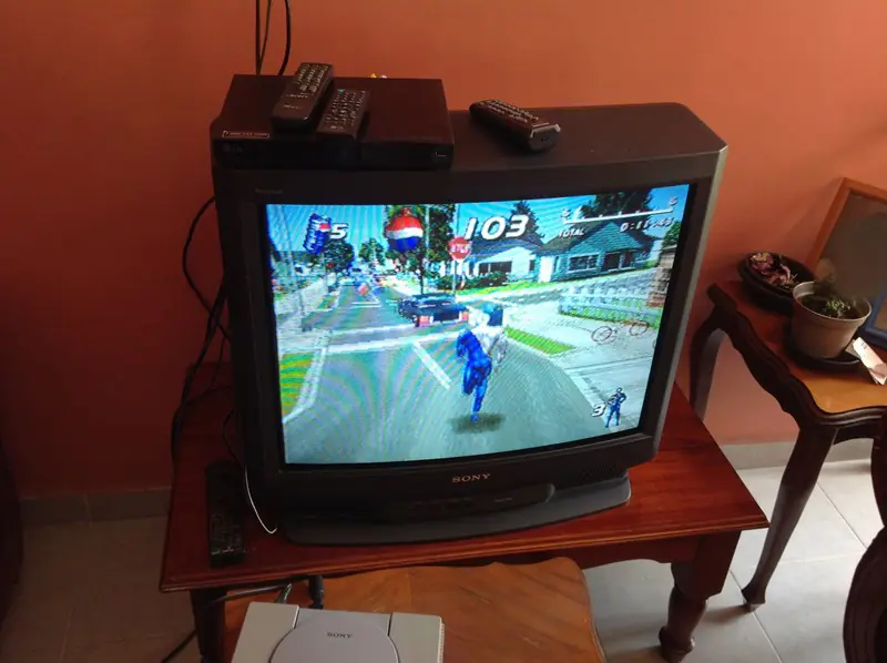 Rescaté una PS1 de la basura y mira lo que le hice