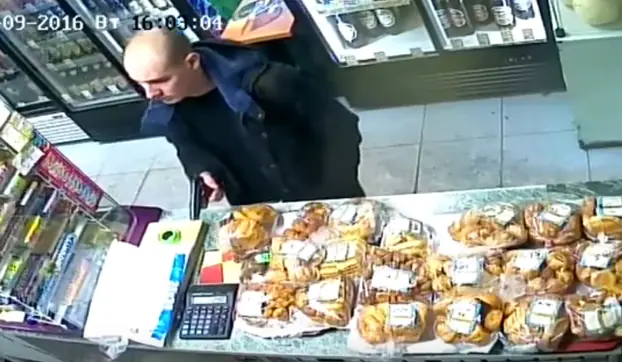 Doña rusa frustra robo con calculadora