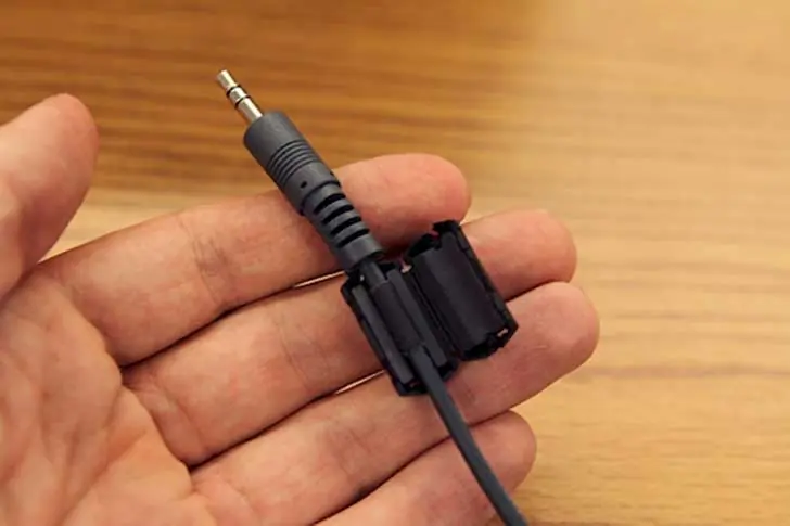 ¿Por qué el cargador de tu pc tiene este cilindro?